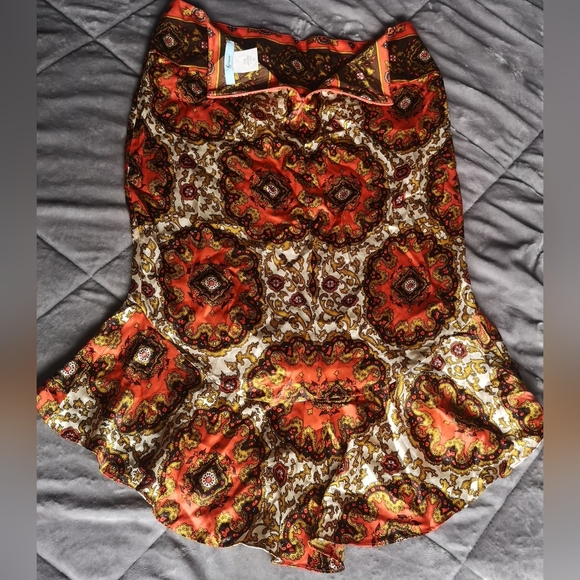 Marciano 100% silk skirt. Size 4 - Picture 7 of 9